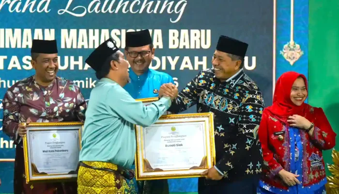 Bupati Siak Raih Penghargaan Kepala Daerah Inspiratif dari UMRI