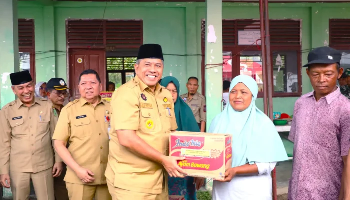 Temui Warga Terdampak Banjir Alfedri Salurkan Bantuan