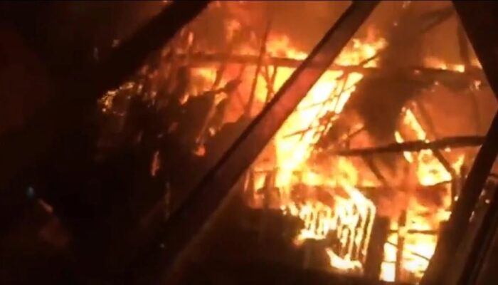 Momen Tahun Baru,Petasan Sebabkan Sejumlah Rumah di Kawasan Cilincing Jakut Terbakar