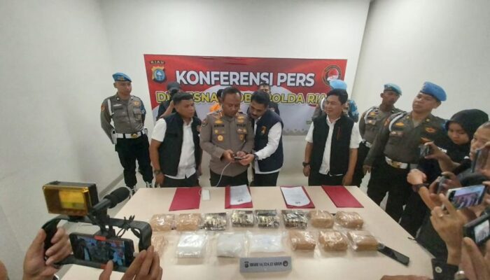 Polda Riau Gagalkan Peredaran Sabu 14 Kg Senilai Rp14,32 miliar Jaringan Internasional di Pekanbaru