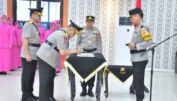 Irjen Pol. Krisno Halomoan Siregar Pimpin Sertijab Wakapolda Jambi