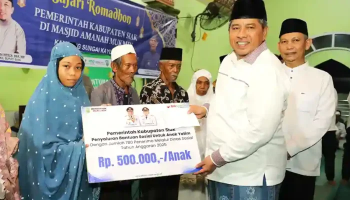 Bupati Siak Pimpin Safari Ramadan di Sungai Apit, Serahkan Bantuan untuk Masjid dan Masyarakat