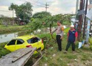 Keliru Injak Gas Saat Ngerem Pengemudi Brio Terjun Ke Sungai