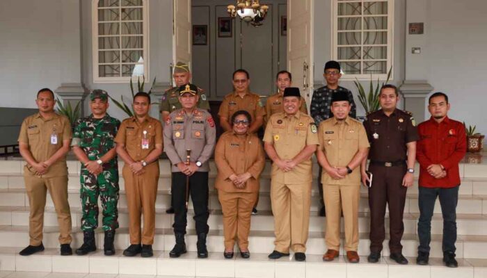 Di Dampingi Plh Sekda Siak, Wamendagri Tinjau Kampung Lokasi PSU di Siak
