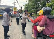 Polsek Sedati Berbagi Takjil Sambut Ramadhan Penuh Berkah