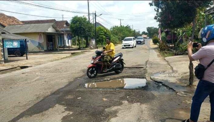 Lapor Pak Walikota!, Warga Metro Tewas Akibat Jalan Rusak di Jalan WR Supratman