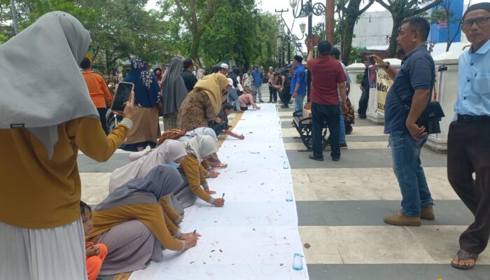 Aksi Cap Tangan Tolak PSU Jilid Dua Gegerkan Tualang Siak! Warga Geruduk Bentuk Protes Tak Biasa