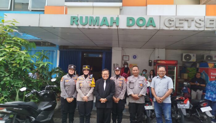 Kapolsek Sedati Turun Langsung Pastikan Keamanan Gereja Saat Ibadah Paskah