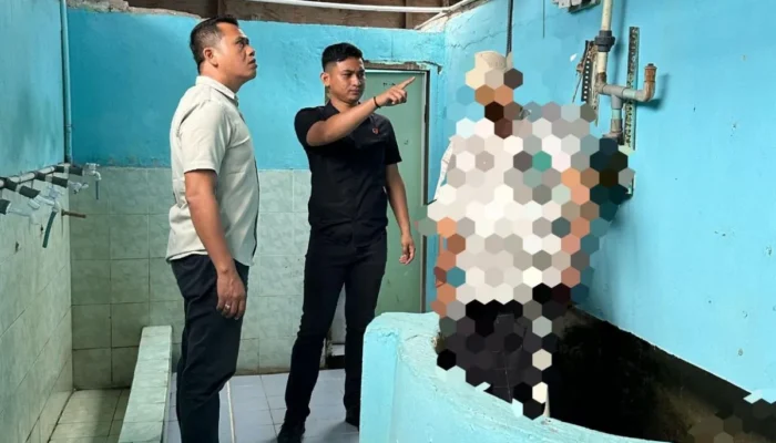 Warga Mandau Geger, Pria Paruh Baya Ditemukan Tewas Gantung Diri di Toilet Musholla
