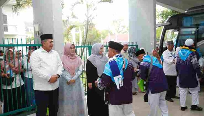 Penuh Khidmat, Bupati Alfedri lepas Calon Jemaah Haji Kabupaten Siak Menuju Madinah 