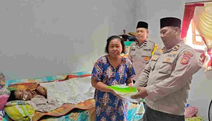Program Jumat Berbagi, Polsek Tualang Bantu Masyarakat Perawang