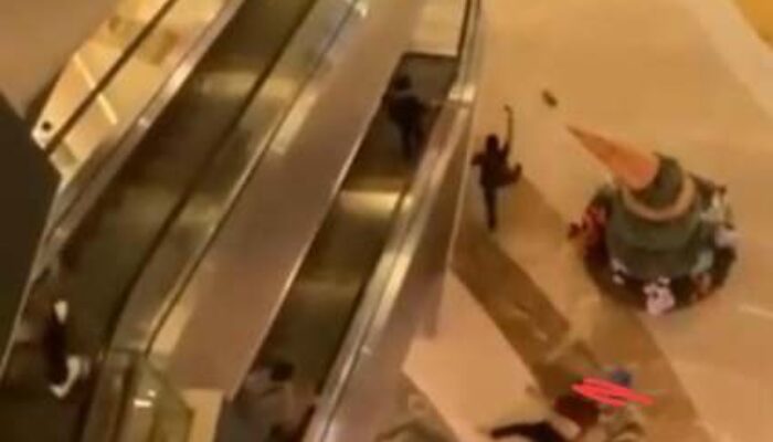 Diduga Bunuh Diri Seorang Pria Lompat Dari Lantai 4 Tunjungan Plaza 