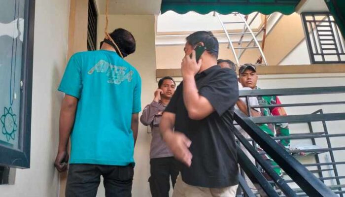 Gempar!! Seorang Pria Gantung Diri di Masjid 