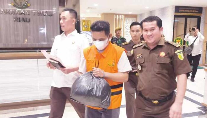 Mangkir Berulang Kali, Mantan Dirut SPRH Akhirnya Dijemput Paksa Kejati Riau