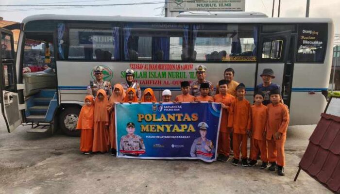 HUT ke-70 Lalu Lintas Bhayangkara, Polsek Tualang Ajak Siswa SD IT Nurul Ilmi Disiplin Berlalu Lintas Sejak Dini