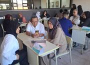 Siswa Presentasi Rencana Karier di Depan Orang Tuanya