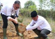 Wujudkan Ketahanan Pangan Nasional, Lapas Rantauprapat dan Lapas Kotapinang Melaksanakan Penanaman Pohon Kelapa Secara Serentak