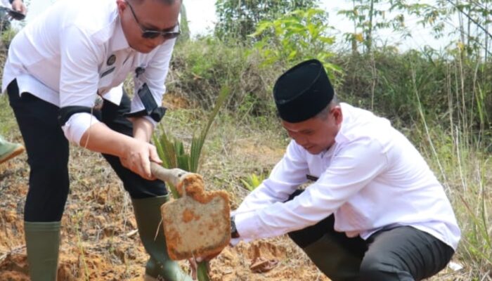 Wujudkan Ketahanan Pangan Nasional, Lapas Rantauprapat dan Lapas Kotapinang Melaksanakan Penanaman Pohon Kelapa Secara Serentak