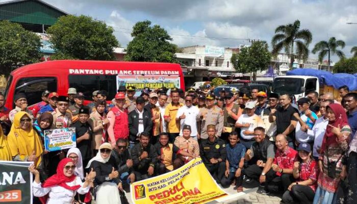 Gelorakan Semangat Kemanusiaan, Bupati Zukri Lepas Tim Relawan Pelalawan ke Tiga Provinsi Terdampak Bencana