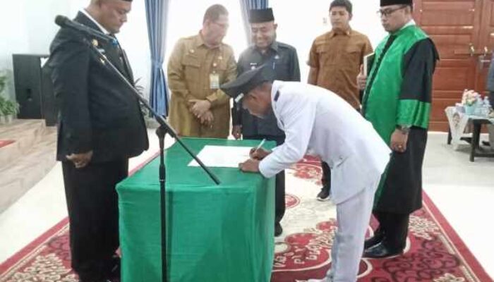 Wabup Siak Lantik Sabarrudin Jadi Penghulu PAW Pinang Sebatang, Tekankan Amanah dan Kemajuan Desa