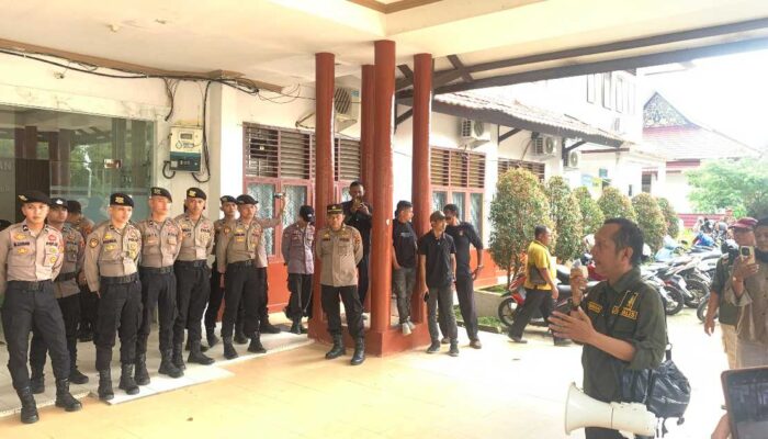 AWaSI Jambi Gelar Aksi di Disdik Tanjab Timur, Desak Kabid SMP Mundur dari Jabatan