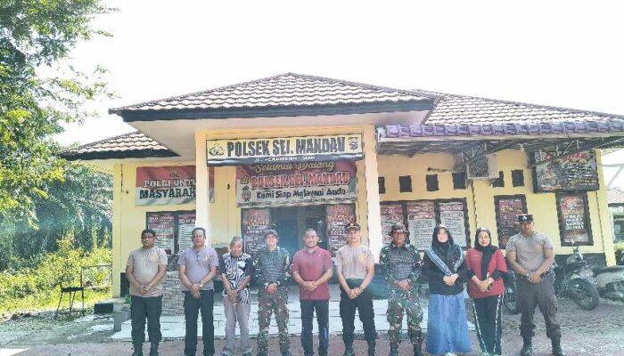 Polsek Sungai Mandau dan Upika Bahu-Membahu ‘Sulap’ Wajah Kecamatan Jadi Lebih Asri