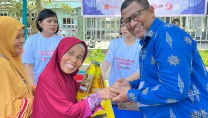 Jaga Stabilitas Harga Jelang Lebaran, PT IKPP Salurkan 3.000 Liter Minyak Goreng Murah di Siak