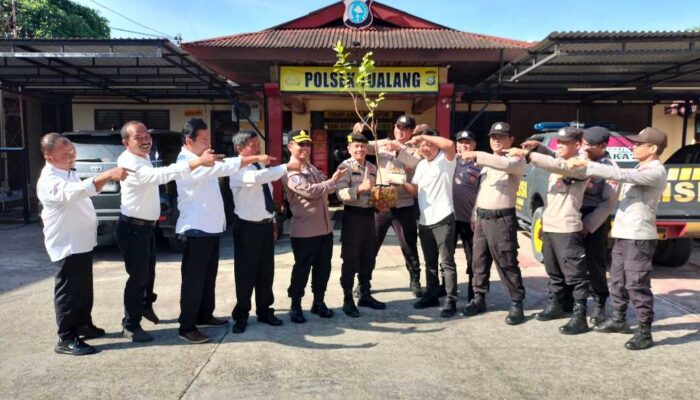 Kado Hijau di Hari Lahir: Cara Unik Polsek Tualang “Membumikan” Semangat Green Policing