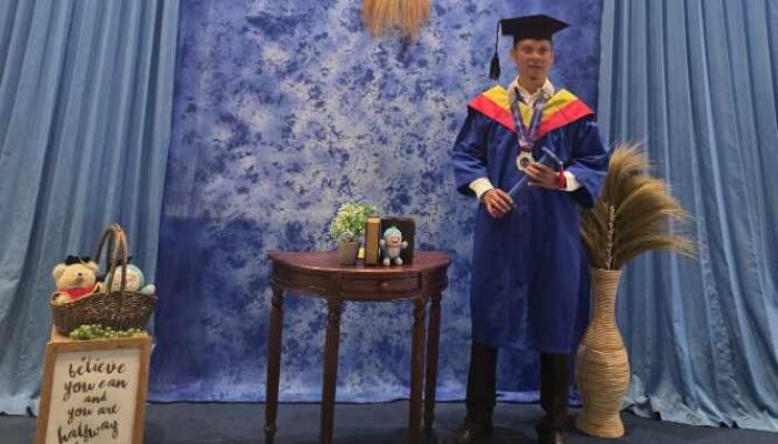 Wisuda Unitomo 2026: Arri Prasetiyawan Pratama Resmi Sandang Gelar Sarjana Hukum