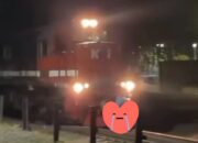 Tragis Seorang Perempuan Tertabrak Kereta Api ,Tubuh Terpotong Menjadi Dua