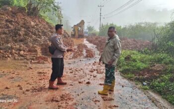Longsor Tutupi Jalan Lintas Kerinci–Bangko, Polda Jambi Imbau Masyarakat Waspada Longsor Susulan