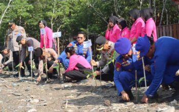 Sambut HUT Bhayangkara ke-80, Ditpolairud Polda Jambi dan Polres Tanjab Barat Tanam 2.000 Mangrove