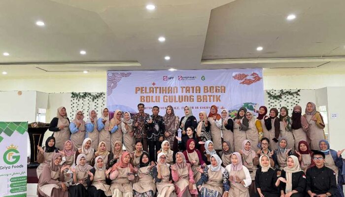Sinergi Manis PT IKPP, Sulap Kreativitas Ibu-Ibu Siak Jadi Peluang Cuan Lewat Bolu Gulung Batik
