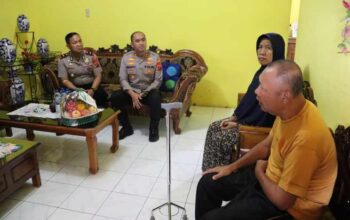 Sambut HUT Bhayangkara ke-80, Polres Labuhanbatu Gelar Anjangsana ke Rumah dan RS Tempat Personel Dirawat