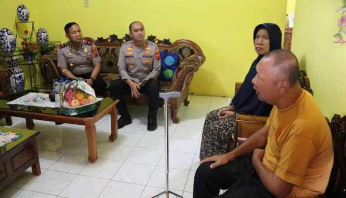 Sambut HUT Bhayangkara ke-80, Polres Labuhanbatu Gelar Anjangsana ke Rumah dan RS Tempat Personel Dirawat