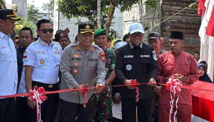 Perkuat Konektivitas Wilayah, Bupati dan Wabup Pelalawan Hadiri Peresmian Jembatan Merah Putih Presisi di Desa Rangsang