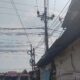 Kabel Internet Riau1net ‘Numpang’ di Tiang PLN Perawang Dikeluhkan, Pengendara Cemas Kabel Putus