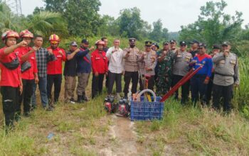 Sapu Bersih Area Gambut Tualang, Tim Gabungan Terjunkan Drone Intip Titik Api