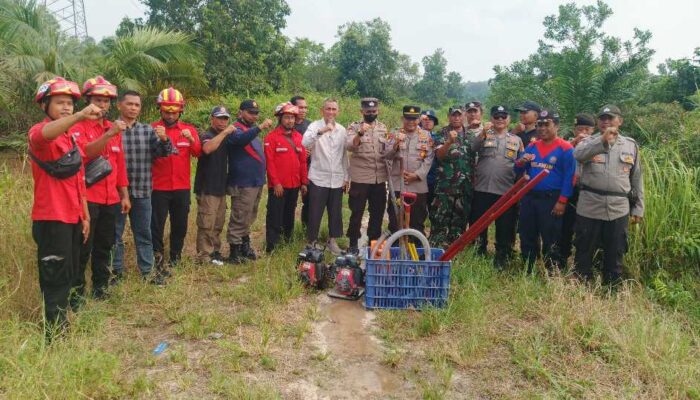 Sapu Bersih Area Gambut Tualang, Tim Gabungan Terjunkan Drone Intip Titik Api