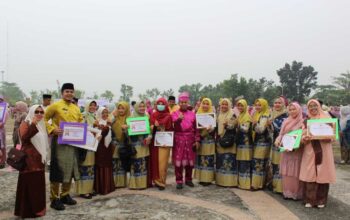 Bupati Zukri Serahkan Penghargaan kepada Pemenang Penilaian Inovasi Daerah Pelalawan 2026