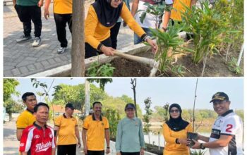 Kapolsek Sedati Bagikan Bibit Pohon Buah di Banjar Kemuning Dekatkan Polri dan Warga