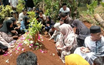 Tangisan Pecah Penuh Duka Saat Marsiti Korban Tragedi Km Virgo Transport tiba Di Rumah Korban