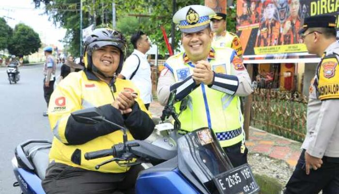 Kapolres Labuhanbatu Turun Langsung Atur Lalu Lintas di Rantauprapat demi Pelayanan Prima