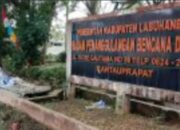 Ironis! Markas Garda Terdepan Bencana, Pagar Kantor BPBD Labuhanbatu Ambruk Berhari-Hari Tanpa Perbaikan