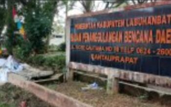 Ironis! Markas Garda Terdepan Bencana, Pagar Kantor BPBD Labuhanbatu Ambruk Berhari-Hari Tanpa Perbaikan